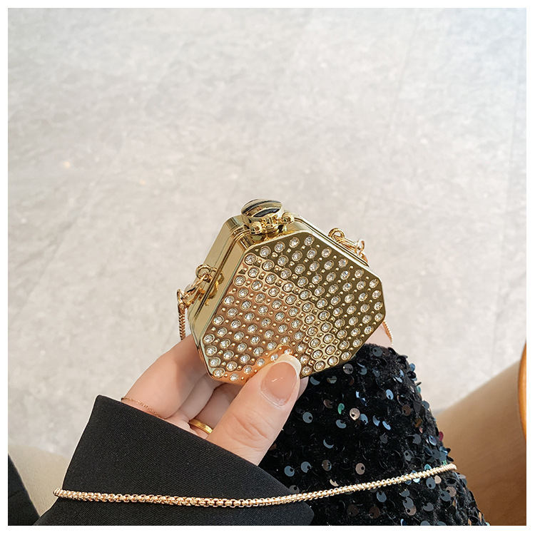 Акрилна кутия чанта с кристали, мини, заключваща се, твърда, пролет 2025