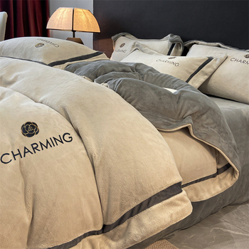 Спален комплект с четири части, млековиден кадифен материал, твилова и подплатена конструкция, тегло 4000–4500 г, подходящ за зима и есен, пълнеж полиестер, запазва топлината