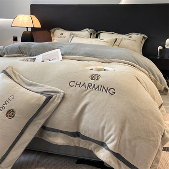 Спален комплект с четири части, млековиден кадифен материал, твилова и подплатена конструкция, тегло 4000–4500 г, подходящ за зима и есен, пълнеж полиестер, запазва топлината