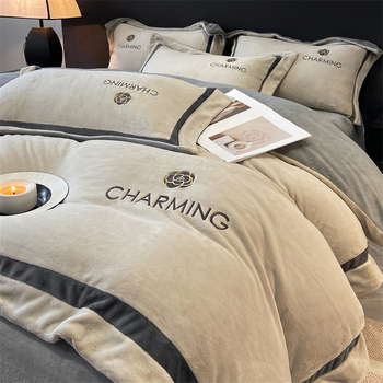 Спален комплект с четири части, млековиден кадифен материал, твилова и подплатена конструкция, тегло 4000–4500 г, подходящ за зима и есен, пълнеж полиестер, запазва топлината