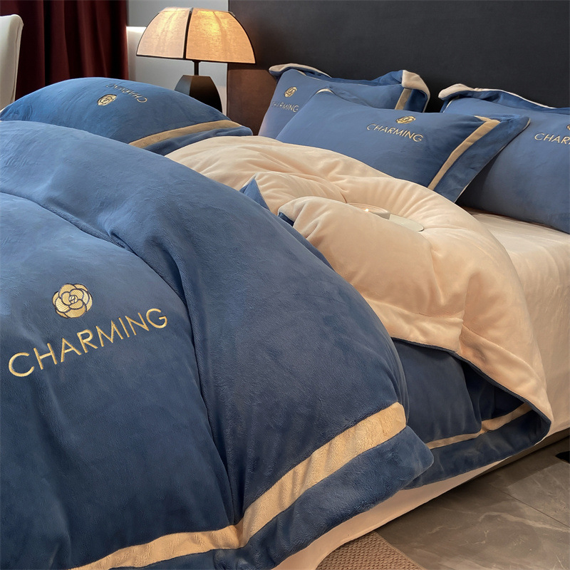 Спален комплект с четири части, млековиден кадифен материал, твилова и подплатена конструкция, тегло 4000–4500 г, подходящ за зима и есен, пълнеж полиестер, запазва топлината