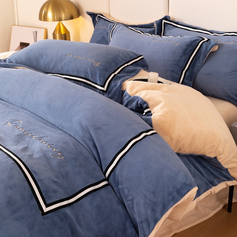 Спален комплект с четири части, млековиден кадифен материал, твилова и подплатена конструкция, тегло 4000–4500 г, подходящ за зима и есен, пълнеж полиестер, запазва топлината