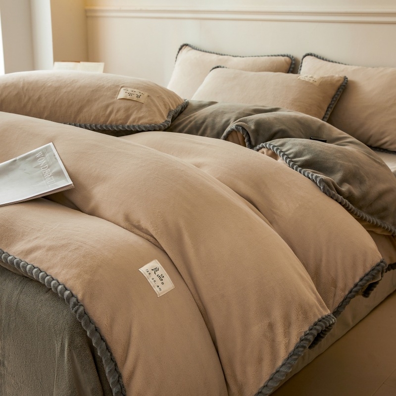 Спален комплект с четири части, млековиден кадифен материал, твилова и подплатена конструкция, тегло 4000–4500 г, подходящ за зима и есен, пълнеж полиестер, запазва топлината