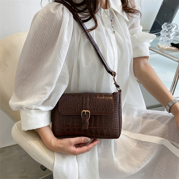 Женска кръстосана чанта в стил мини квадрат (Материал: PU; Форма: хоризонтален квадрат; Подплата: полиестер; Начин на отваряне: закрито; презрамка: една)