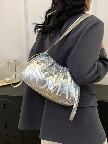 Чанта Dumpling от Oxford плат, лято 2024, хоризонтална квадратна форма, отваряне с лента, една презрамка