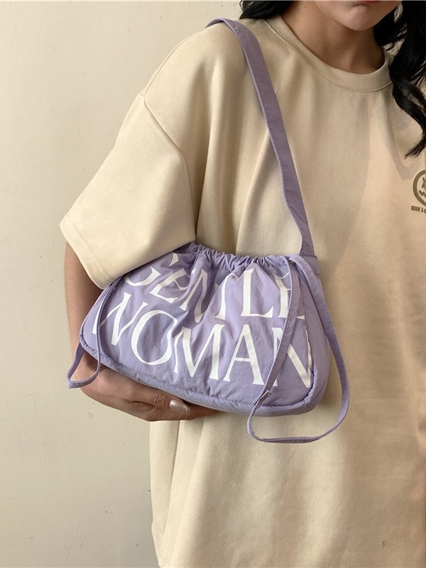 Чанта Dumpling от Oxford плат, лято 2024, хоризонтална квадратна форма, отваряне с лента, една презрамка