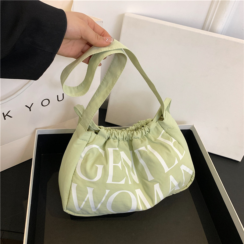 Чанта Dumpling от Oxford плат, лято 2024, хоризонтална квадратна форма, отваряне с лента, една презрамка