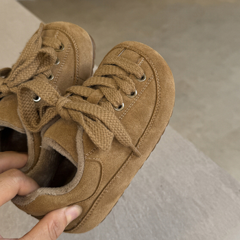 Gyerekeknek Koreai stílusú mindennapi cipő (Velcro-zárás, velúr felsőrész, gumitalp, ősz 2025, uniszex)