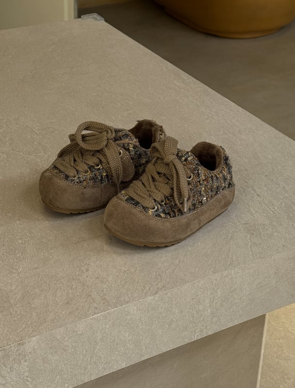 Gyerekeknek Koreai stílusú mindennapi cipő (Velcro-zárás, velúr felsőrész, gumitalp, ősz 2025, uniszex)