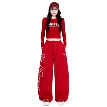 Jazz tánc utcai stílusú előadásra szánt ruhaszett, laza szabás, karcsúsító hatás, pamut anyag, 30-50% pamut tartalom, második anyag pamut 30% alatt, ősz 2025