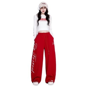 Jazz tánc utcai stílusú előadásra szánt ruhaszett, laza szabás, karcsúsító hatás, pamut anyag, 30-50% pamut tartalom, második anyag pamut 30% alatt, ősz 2025