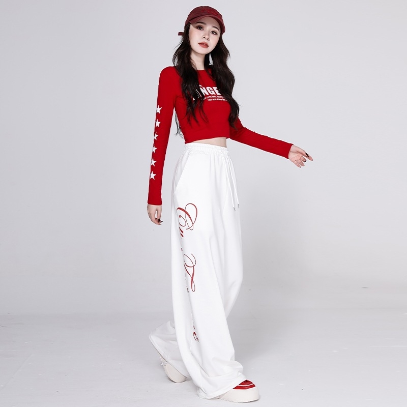 Jazz tánc utcai stílusú előadásra szánt ruhaszett, laza szabás, karcsúsító hatás, pamut anyag, 30-50% pamut tartalom, második anyag pamut 30% alatt, ősz 2025