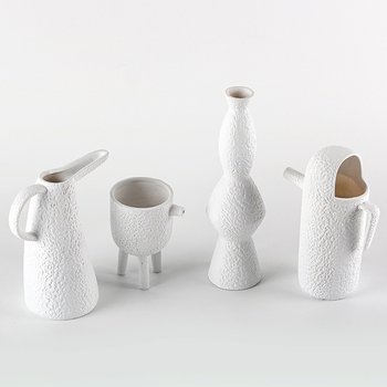 Vază abstractă din rășină sintetică, în stil modern de artă, ambalată în carton