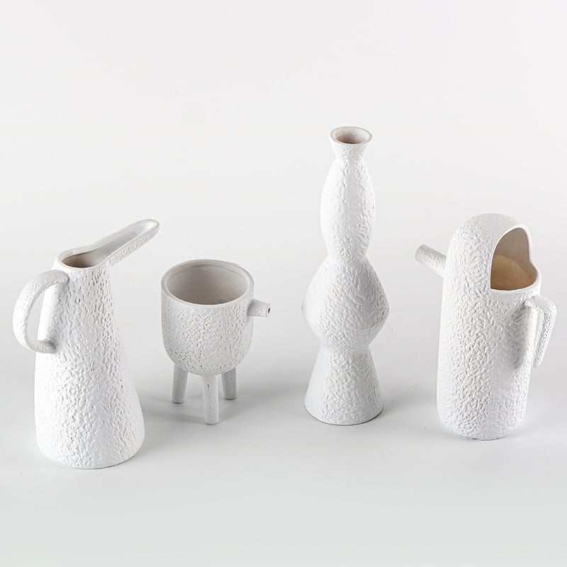 Vază abstractă din rășină sintetică, în stil modern de artă, ambalată în carton