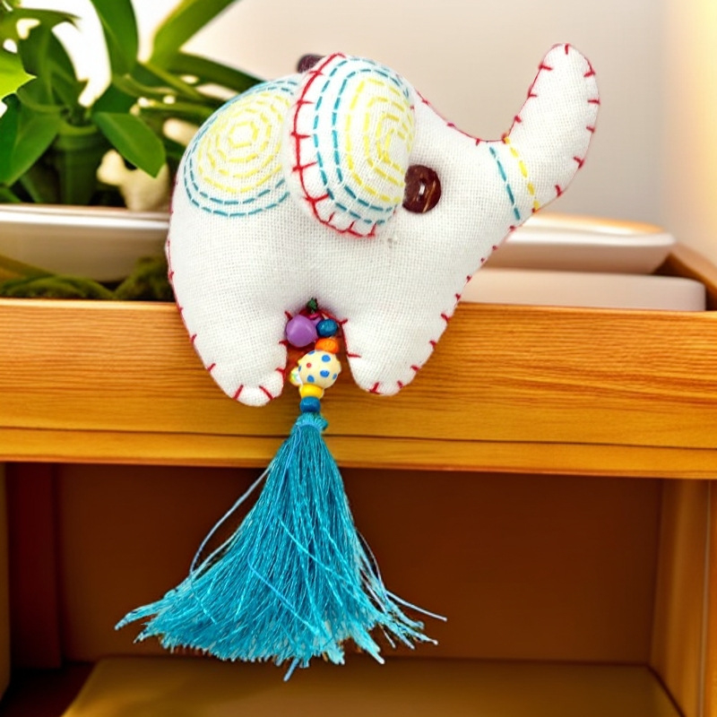 Elefántos kulcstartó, pamut anyag, rajzfilmszerű stílus, kiegészítők és charmok