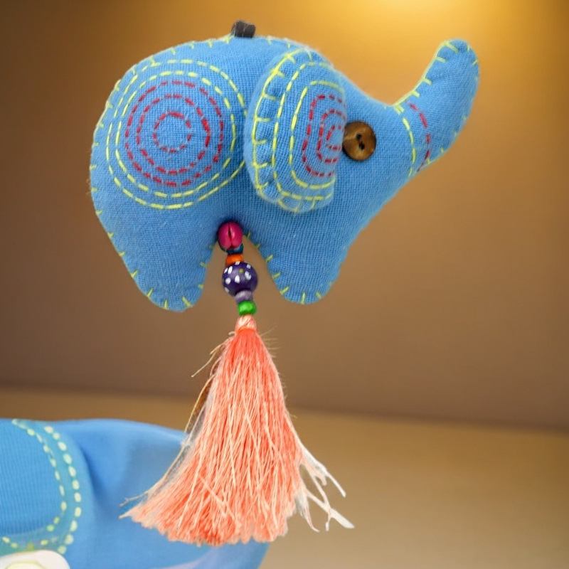 Elefántos kulcstartó, pamut anyag, rajzfilmszerű stílus, kiegészítők és charmok