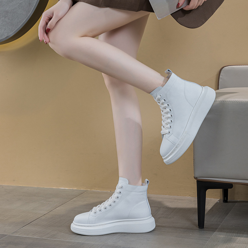 Ženske visoke kožne tenisice s debelim potplatom, gornji dio od prave kože, srednje visine, vezanje šnurkama, casual obuća