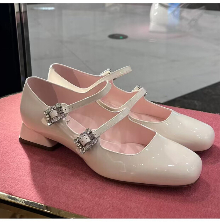 Mary Jane cipele s rhinestones na patent koži, kopča, okrugla špička, visokih 6–8 cm, gumeni potplat