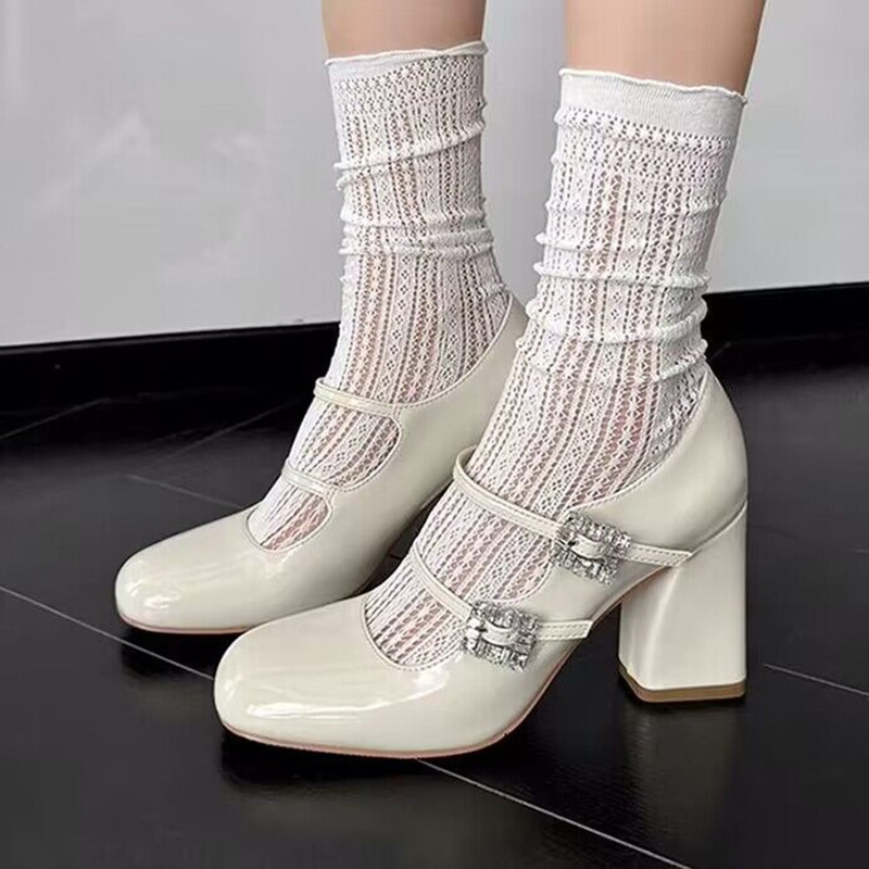 Mary Jane cipele s rhinestones na patent koži, kopča, okrugla špička, visokih 6–8 cm, gumeni potplat