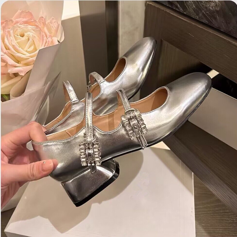 Mary Jane cipele s rhinestones na patent koži, kopča, okrugla špička, visokih 6–8 cm, gumeni potplat