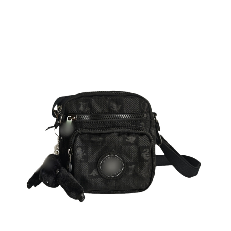 K Family Monkey Bag - najlonska crossbody torba, vertikalno kvadratnog oblika, zatvaranje na zip, unutarnja džep na zip, jedna naramenica