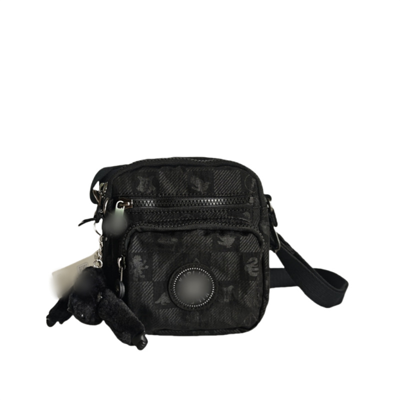 K Family Monkey Bag - najlonska crossbody torba, vertikalno kvadratnog oblika, zatvaranje na zip, unutarnja džep na zip, jedna naramenica