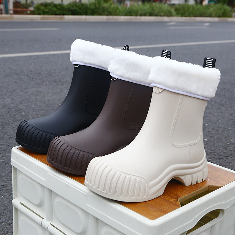 Cizme de ploaie pentru femei din PVC – înălțime medie a gambelor, talpă îngroșată, toc mic 1–3 cm