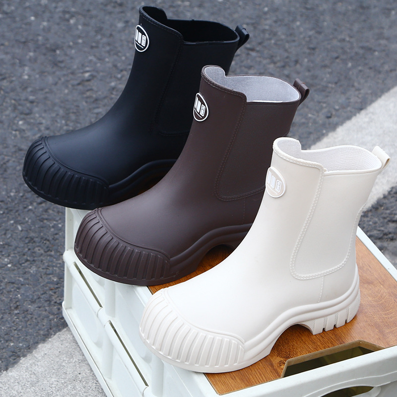 Cizme de ploaie pentru femei din PVC – înălțime medie a gambelor, talpă îngroșată, toc mic 1–3 cm