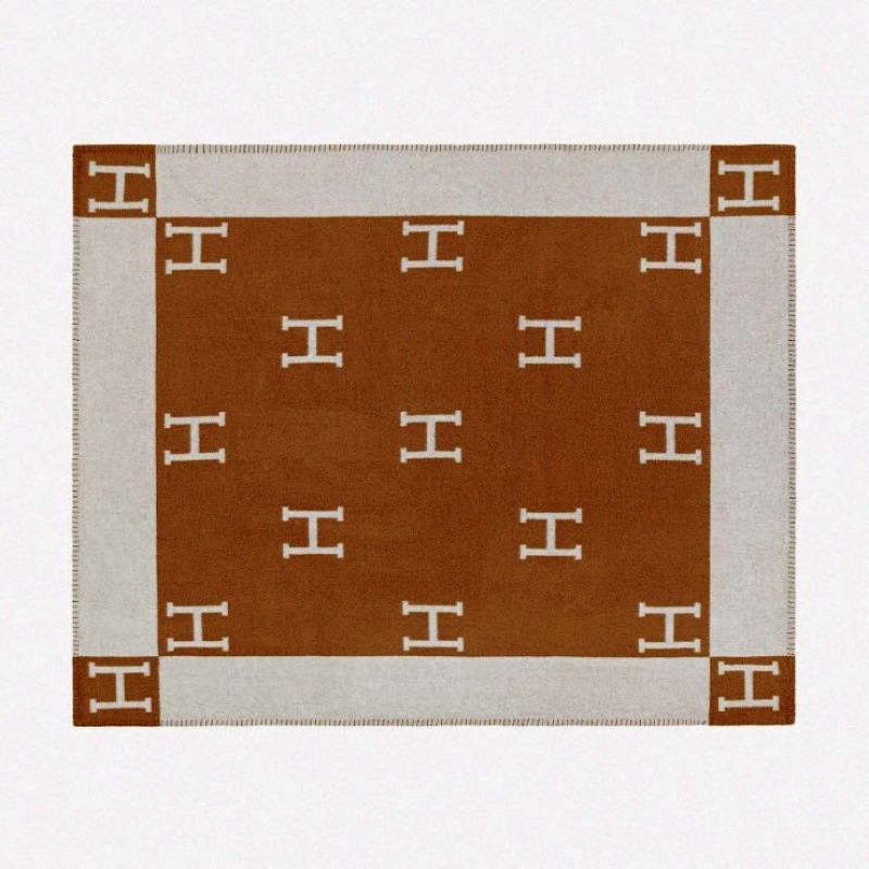 Poliesterska deka od koralnog flisa, geometrijski uzorak, 180–190 g/m², proljeće i jesen, lagani luksuzni stil