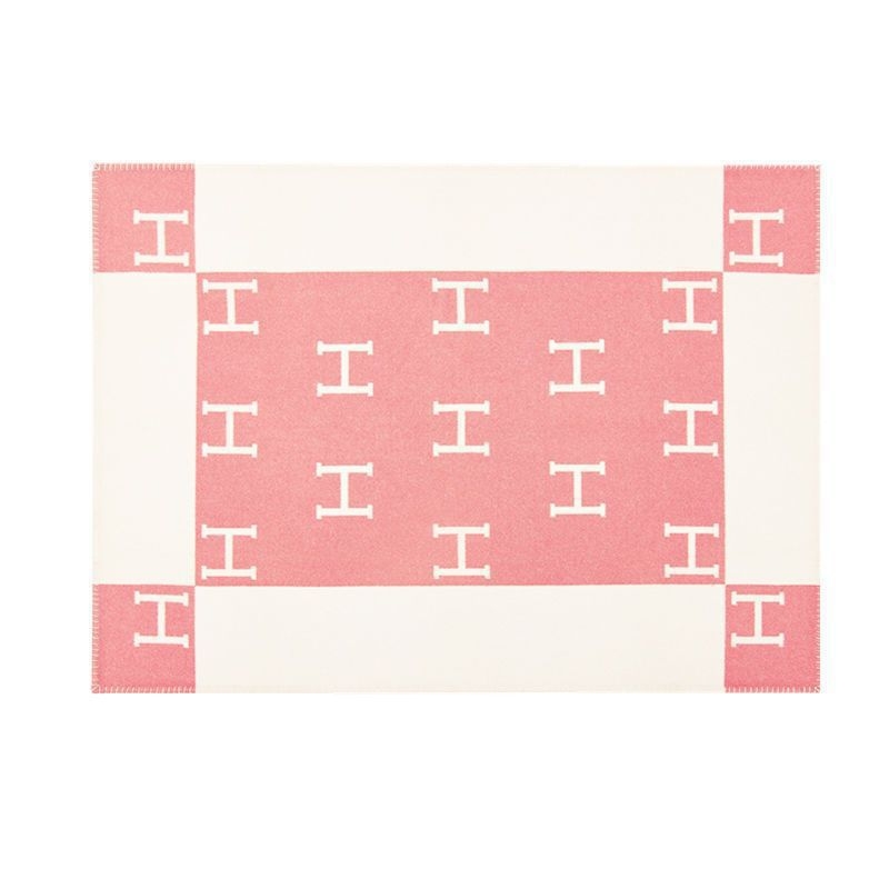 Poliesterska deka od koralnog flisa, geometrijski uzorak, 180–190 g/m², proljeće i jesen, lagani luksuzni stil