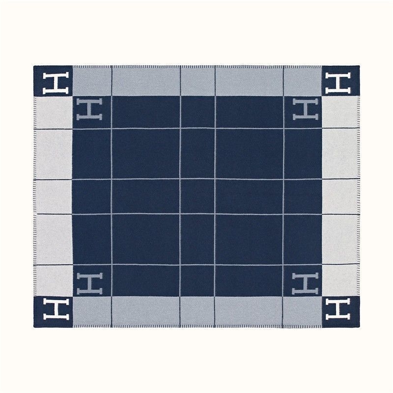 Poliesterska deka od koralnog flisa, geometrijski uzorak, 180–190 g/m², proljeće i jesen, lagani luksuzni stil