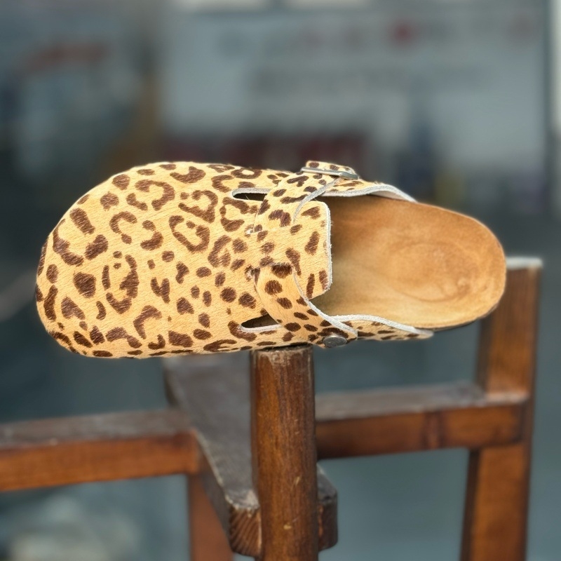 Női slip-on cipő ló-szőr mintás és állatmintás, bőr belső, EVA talp, talpvastagság 3–5 cm, mindennapi kényelem