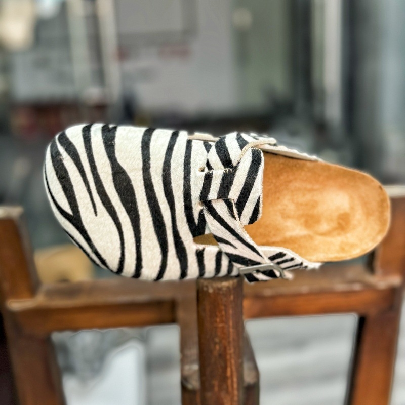 Női slip-on cipő ló-szőr mintás és állatmintás, bőr belső, EVA talp, talpvastagság 3–5 cm, mindennapi kényelem