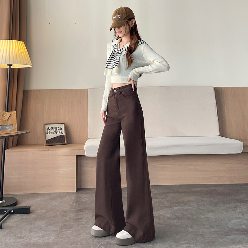 Τζιν με ψηλή μέση, φαρδιά καβάλα, μικροελαστικό ντένιμ, πλυμένα με άμμο βαμβακερό ντένιμ 70–80% (χειμερινή συλλογή 2025)