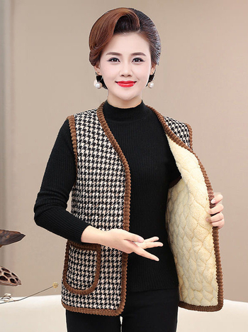 Vesta din bumbac amestec cu broderie, decolteu în V, lungime standardă 50–65 cm, croială în A-line