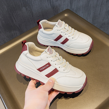 Adidași dama din piele cu strat dublu, parte superioară din piele, șireturi în față, vârf rotund, toc mediu 3–5 cm, pentru primăvară