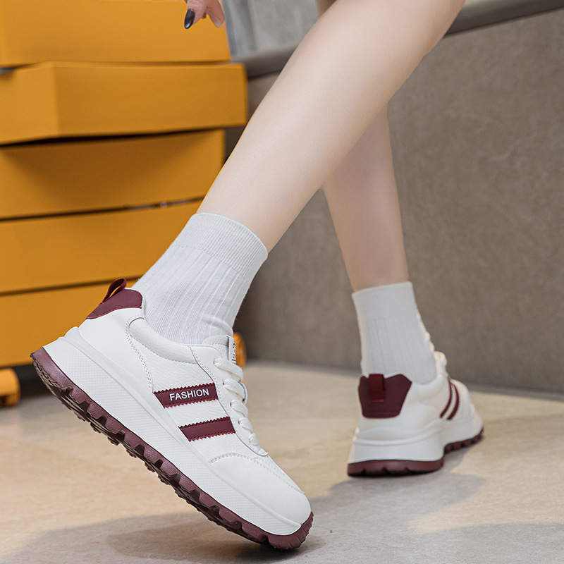 Adidași dama din piele cu strat dublu, parte superioară din piele, șireturi în față, vârf rotund, toc mediu 3–5 cm, pentru primăvară