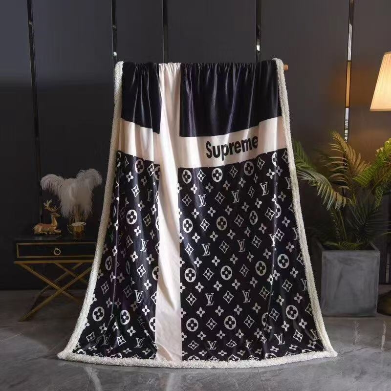 Pătură din lână-cashmere cu model geometric, greutate 0.5–0.8 kg, potrivită pentru primăvară și toamnă