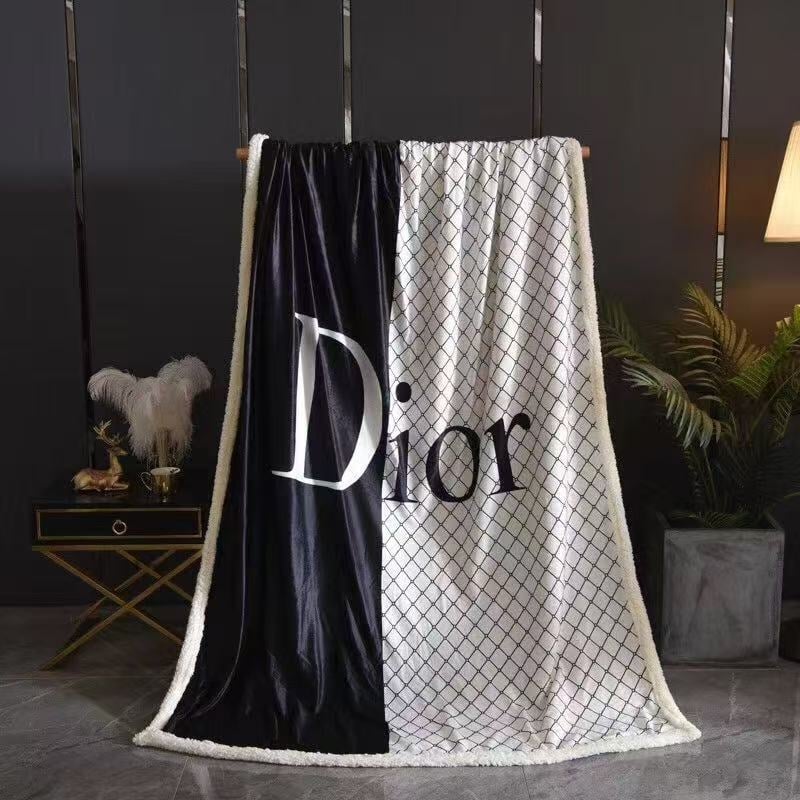 Pătură din lână-cashmere cu model geometric, greutate 0.5–0.8 kg, potrivită pentru primăvară și toamnă