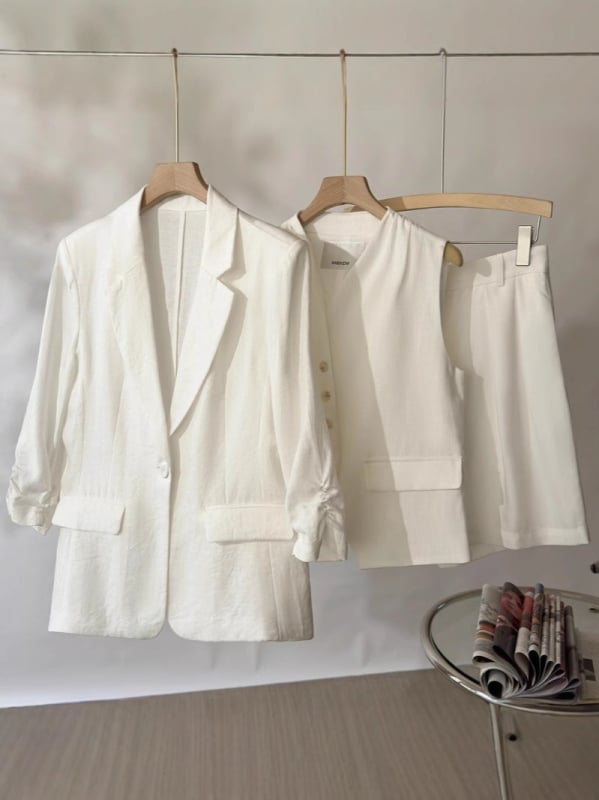 Γυναικείο κοστούμι με χαλαρή γραμμή, σακάκι με κολάρο, 3/4 μανίκια, ένα κουμπί, πολυεστέρας