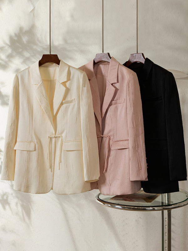 Γυναικείο κοστούμι με χαλαρή γραμμή, σακάκι με κολάρο, 3/4 μανίκια, ένα κουμπί, πολυεστέρας