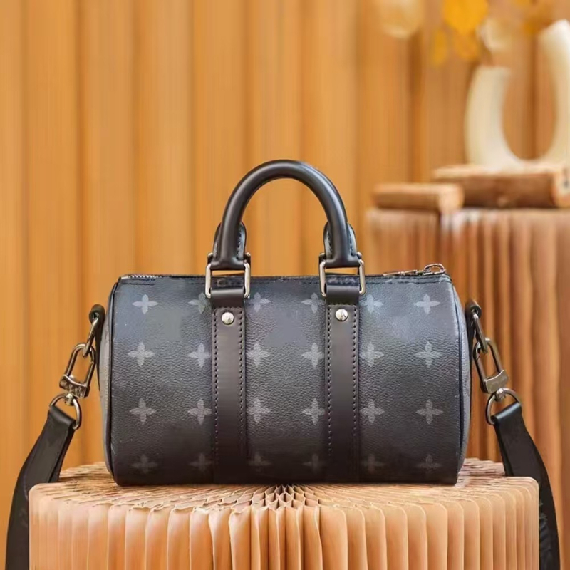 Pillow Bag za muškarce — prirodna koža, kapacitet 36–55 L, vodootporna, podstava od platna, uzorak s slovima, unisex stil
