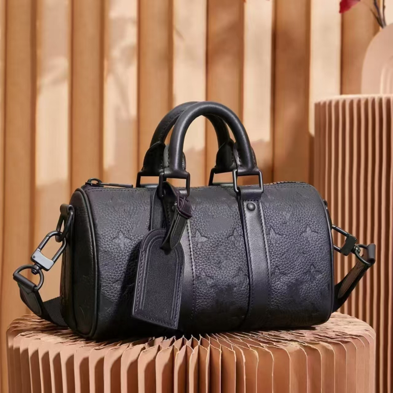 Pillow Bag za muškarce — prirodna koža, kapacitet 36–55 L, vodootporna, podstava od platna, uzorak s slovima, unisex stil