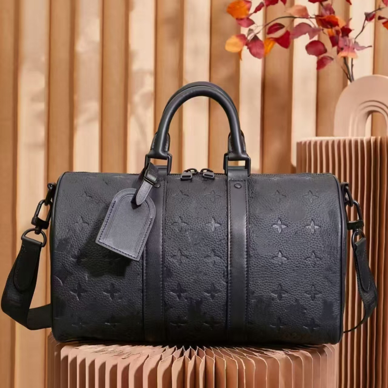Pillow Bag za muškarce — prirodna koža, kapacitet 36–55 L, vodootporna, podstava od platna, uzorak s slovima, unisex stil