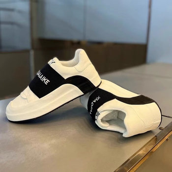 Ανδρικά παπούτσια με παχιά σόλα, επάνω μέρος από μικροϊνες, μοτίβο color-block, σόλα από καουτσούκ, κορδόνια