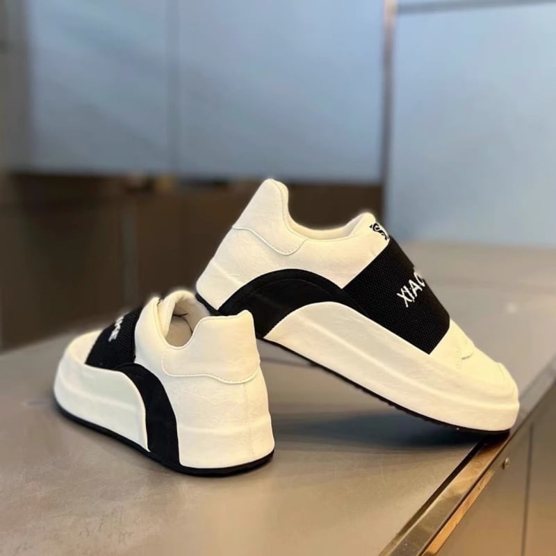 Ανδρικά παπούτσια με παχιά σόλα, επάνω μέρος από μικροϊνες, μοτίβο color-block, σόλα από καουτσούκ, κορδόνια