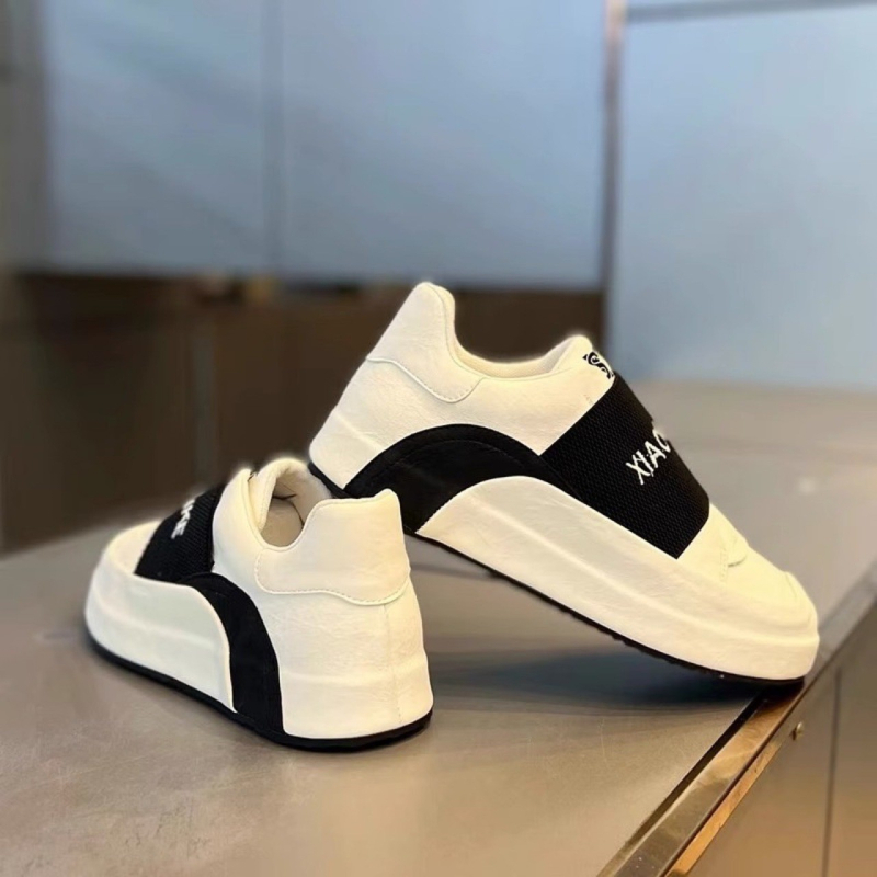 Ανδρικά παπούτσια με παχιά σόλα, επάνω μέρος από μικροϊνες, μοτίβο color-block, σόλα από καουτσούκ, κορδόνια