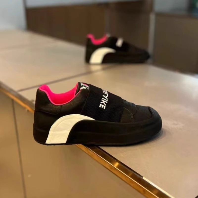 Ανδρικά παπούτσια με παχιά σόλα, επάνω μέρος από μικροϊνες, μοτίβο color-block, σόλα από καουτσούκ, κορδόνια