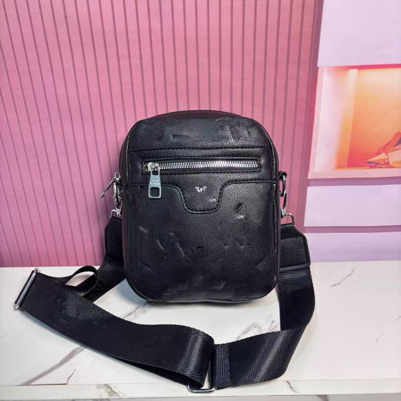 Muška crossbody torba — ugravirana PU, gradski stil, uzorak sa slovima, izdanje jesensko 2025