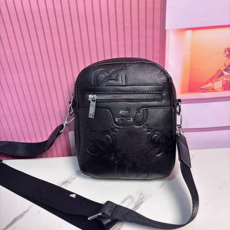 Muška crossbody torba — ugravirana PU, gradski stil, uzorak sa slovima, izdanje jesensko 2025